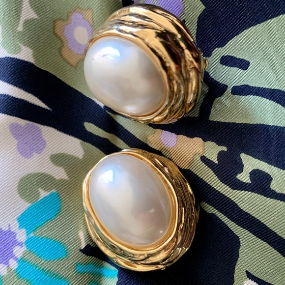 Easter egg-in-nest gold plated Ciner earrings - Picture 1 of 4